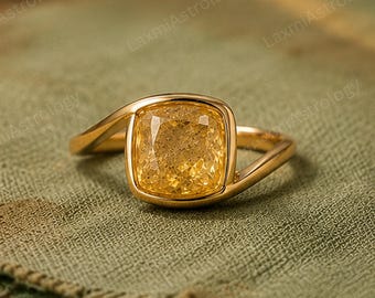 イエロートパーズのクッションカットリング、11月の誕生石占星術ジュエリー