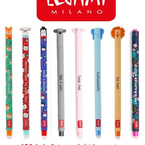 Peut inclure: Huit stylos Legami Milano avec des embouts en forme d'animaux et des motifs uniques. Les stylos présentent des designs incluant un renard, un ours polaire, un pingouin, un koala, un cochon, un éléphant, un lion et un imprimé floral avec du texte.