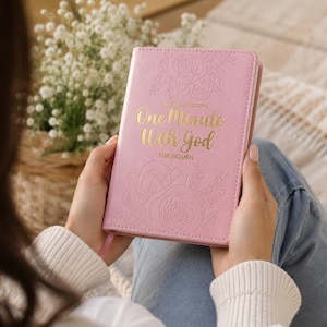One Minute With God for Women | Daily Devotional Prayer Book & Christian Gift image 4