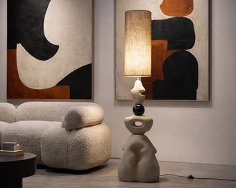 Lámpara de pie escultórica hecha a mano de arcilla refractaria: Gres orgánico apilado, luz de lino Wabi-Sabi