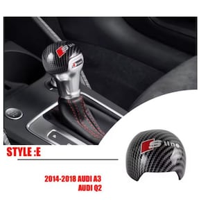 Könnte beinhalten: Schaltknauf aus Kohlefaser mit roten Nähten und S-Line-Logo. Das Bild zeigt auch einen Ersatz-Schaltknauf. Der Text auf dem Bild lautet "2014-2018 Audi A3 Audi Q2".
