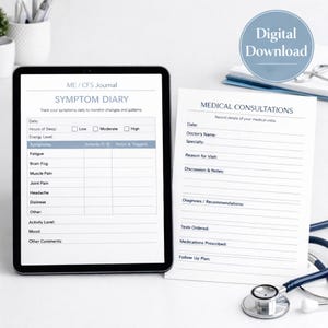 Op de afbeelding: Een digitale download van een ME/CVS-symptoomdagboek en medische consultatieformulieren. Het symptoomdagboek op een tablet bevat secties voor het volgen van slaap, energieniveaus en symptomen zoals vermoeidheid en hersenmist. Het consultatieformulier biedt ruimte voor aantekeningen van de arts.