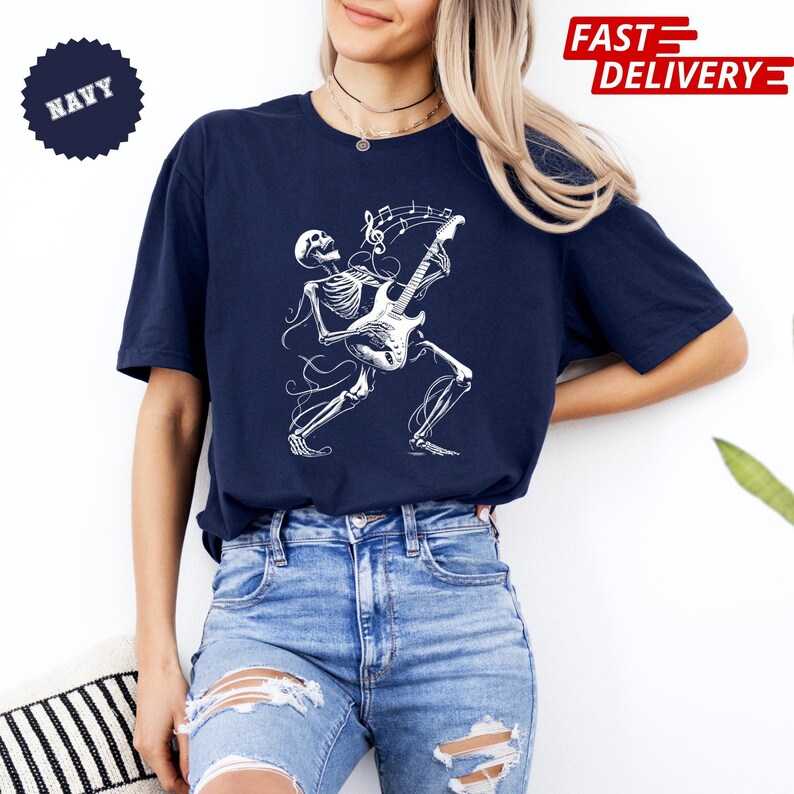 Camiseta con guitarra esqueleto: Camiseta gráfica de Halloween de banda de rock imagen 3