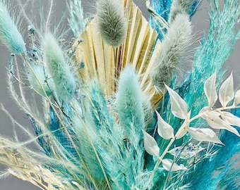 Flor seca de hierba de la Pampa azul verdosa en jarrón estilo boho para decoración de bodas y hogar.