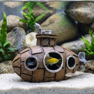 betta fish tank accessories submarine TARANDUS 4 Pcs Fun and Vibrant Decorations - Cute Floating Diver and Retro Set A beautiful addition to an aquatic home 2026 New Resin Submarine Ornaments