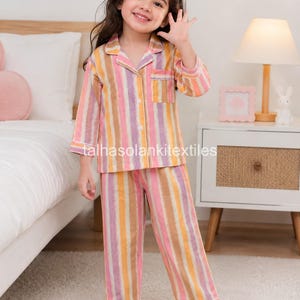 Handgjort pyjamasset för barn i bomull, randiga pyjamasplagg med knappar, loungeset för flickor,