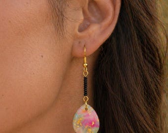Pendientes colgantes artesanales de porcelana fría | Pendientes hechos a mano ligeros y originales | pendientes multicolores