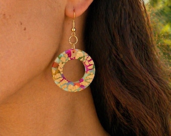 Pendientes colgantes de porcelana fría con pan de oro | Aros multicolor artesanales | Pendientes ligeros y elegantes