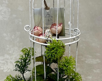Kleine decoratieve vogelkooi, witte bloemendecoratie, hangend, boho, bruiloft