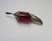 Vintage Goldtone Leaf Brooch with Red Stone