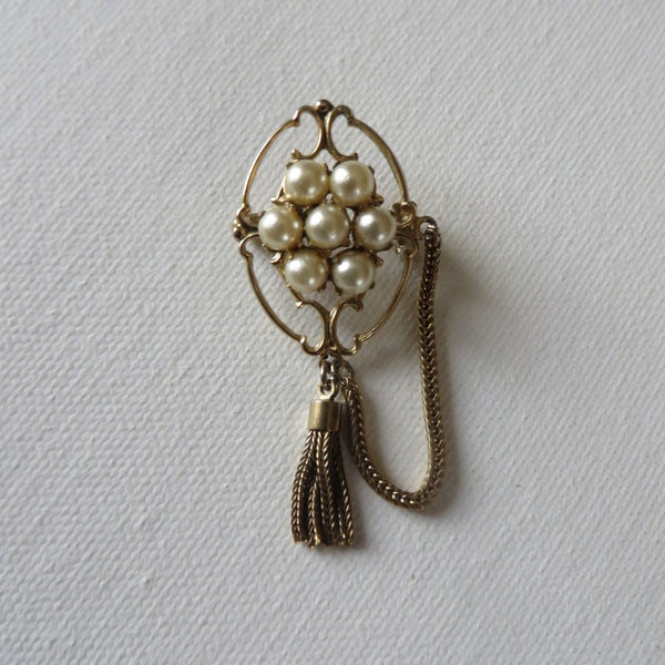 Vintage Goldtone Faux Pearl Brooch