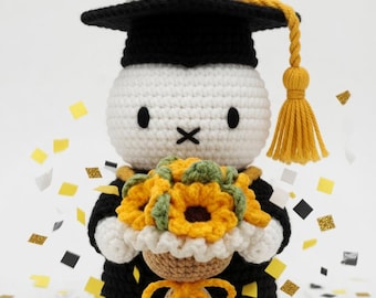 Afstudeerkonijn met bloemboeket, gehaakt afstudeercadeau, Handmade Class of 2026 aandenken, gepersonaliseerde bloem konijn knuffel