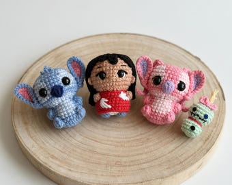 Gehaakte steek en lilo knuffel, amigurumi-engel en knutselspullen. Leuk Hawaiiaans buitenaards bureauhuisdier. Handgemaakt 6-inch knuffeldiercadeau