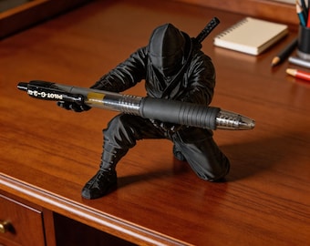 Portalápices ninja para escritorio, decoración de oficina samurái impresa en 3D, soporte de papelería shinobi arrodillado, soporte de escritorio de oficina, decoración de oficina divertida
