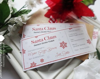 Könnte beinhalten: Ein weißes Ticket mit rotem Text und Schneeflocken für die Weihnachtsgrotte. Das Ticket ist für Master Rogen Browne und hat die Referenznummer NORTHPOLE1. Das Ticket enthält das Datum, die Uhrzeit und den Ort der Veranstaltung. Der Text lautet "Santa Claus Santa's Grotto Ticket This ticket belongs to: Master Rogen Browne Ref: NORTHPOLE1 Love Santa".
