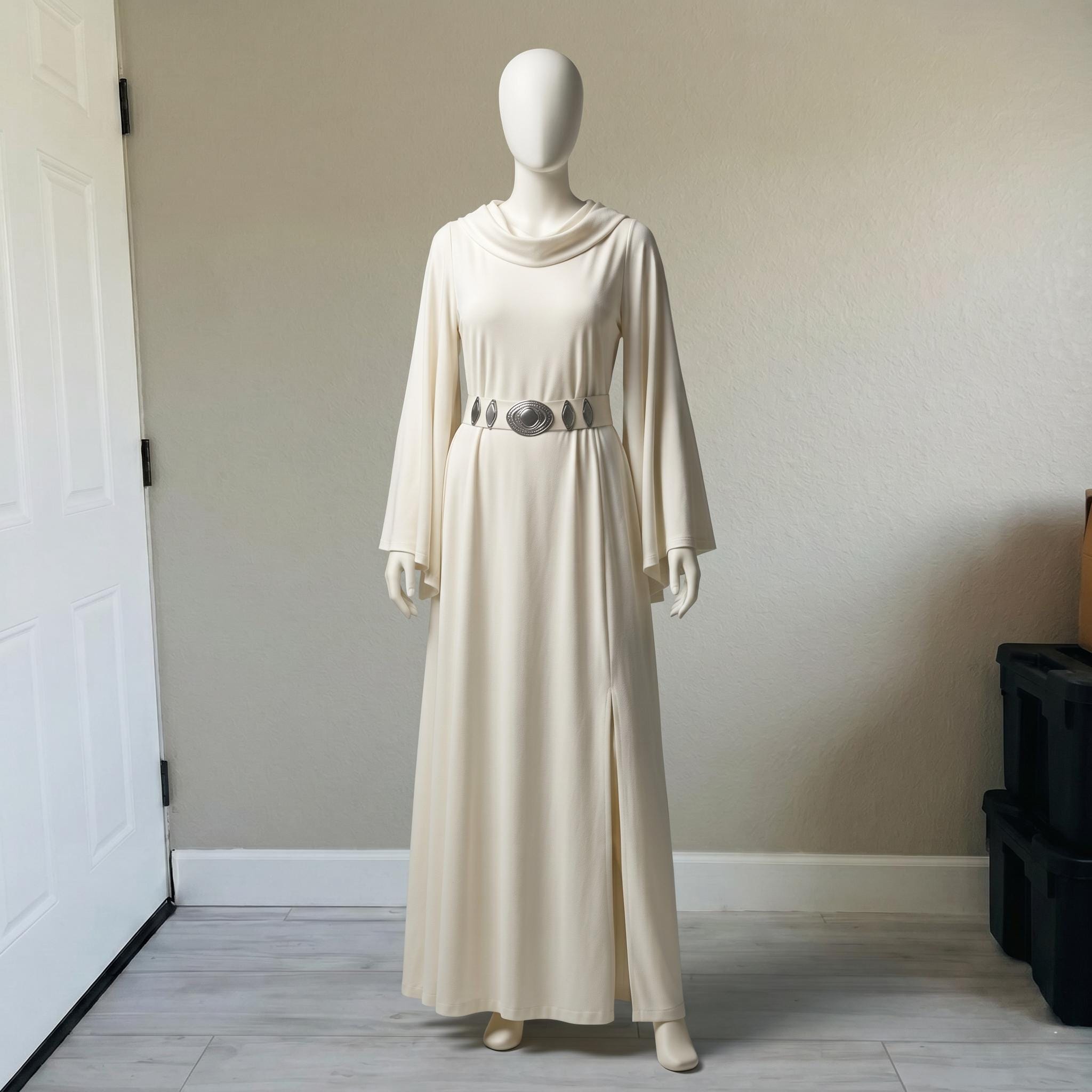 Star wars inspired Princess Leia White Dress Costume Cosplay. Star wars inspired Princess Leia White Dress Costume Cosplay.