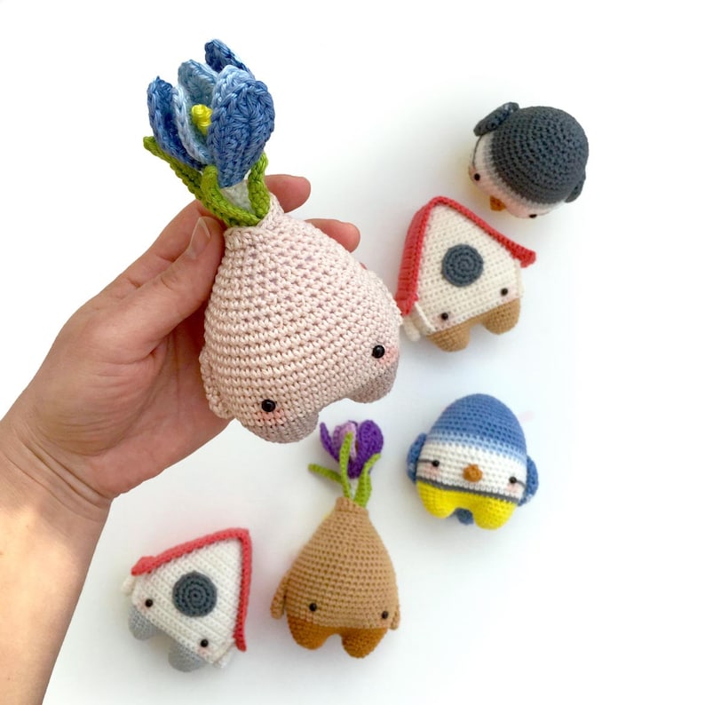 lalylala CROCHET PATTERN Spring Amigurumi Birdhouse, Bird, Flower Bulb, DIY project for 3 characters to play & decorate, beginner friendly image 4