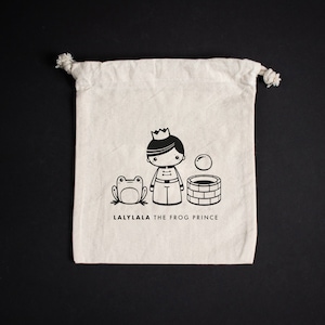 Sac en tissu de coton Lalylala Frog Prince, petit sac de projet, prince à motif de conte de fées de Grimm, fontaine, grenouille, emballage cadeau durable