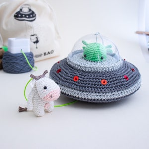 Crochet kit lalylala UFO amigurumi diy music box, flying saucer, alien & cow, SciFi, mystery, space oddity, universe, extraterrestrial image 6