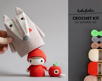 kit crochet lalylala LE CHAPERON ROUGE amigurumi diy • Matriochka, coffret de jeu de conte de fées avec loup, fille, pomme et chenille, poupées gigognes