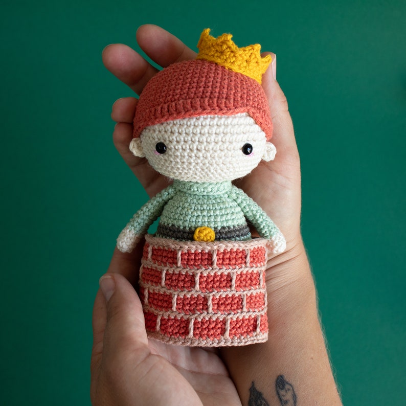 Häkelanleitung lalylala Froschkönig Amigurumi Spielset, Märchen-Matroschka Stapelspielzeug mit Prinz, Frosch, Brunnen, Ball, DIY Häkelmuster Bild 10