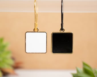 2 Stitch Markers enamel • for crochet & knitting, geometrical shape, square, black, white, gold, safety pin with charm