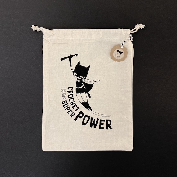 Stoffbeutel lalylala CROCHET is my SUPERPOWER Baumwolle •  Beutel groß Aufdruck 'Häkeln ist meine Superkraft', Superheldin, Held, Geschenk