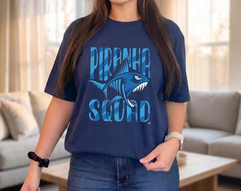 T-shirt graphique rétro Piranha Squad | Chemise de poisson agressif Energy Performance | Haut streetwear avant-gardiste de l'an 2000