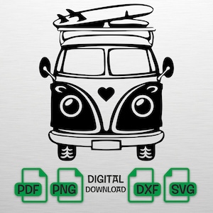 Puede incluir: Ilustración en blanco y negro de una furgoneta vintage con una tabla de surf en la parte superior. La furgoneta tiene faros grandes, un emblema en forma de corazón y un diseño retro. La imagen incluye el texto "DIGITAL DOWNLOAD" e iconos de tipo de archivo.
