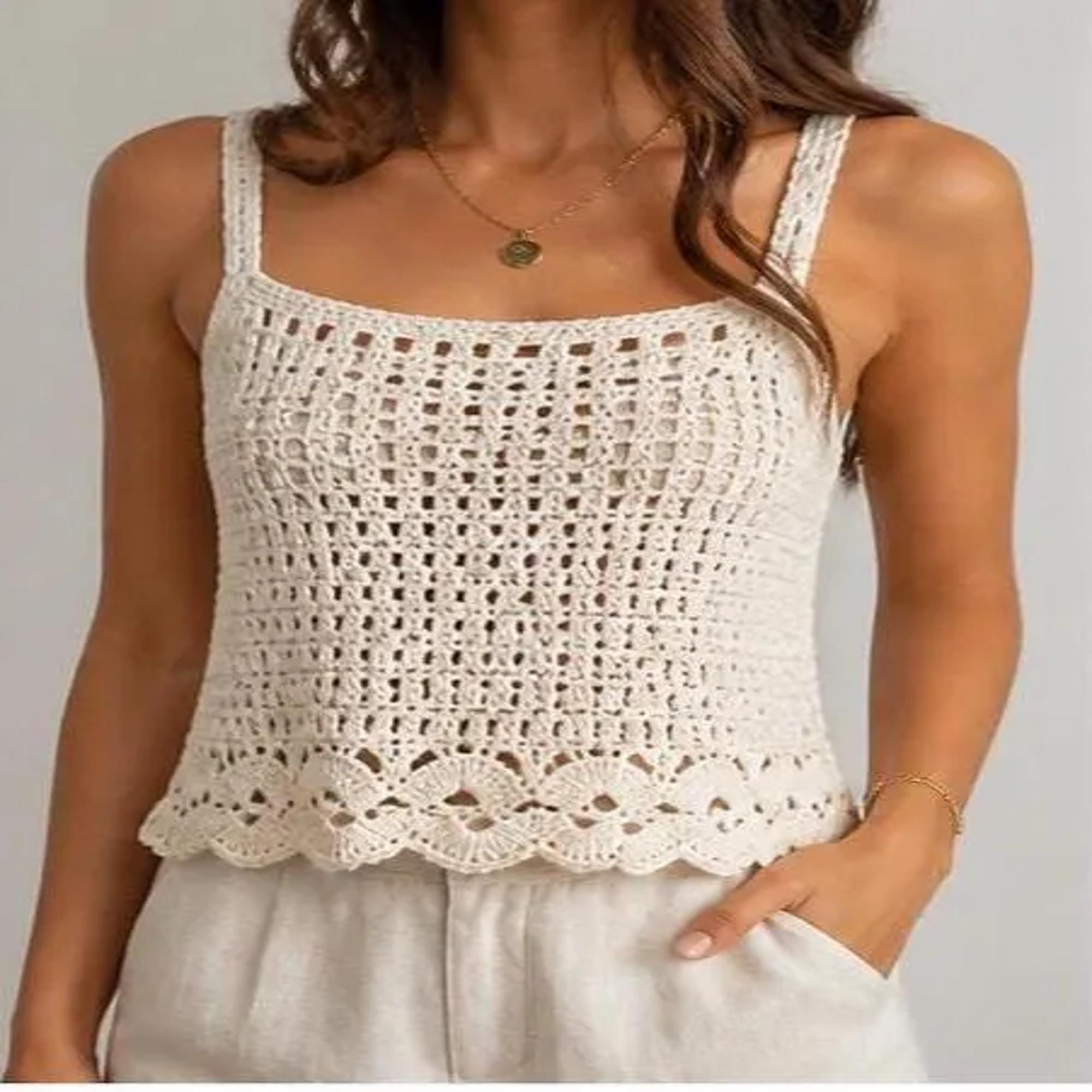39 Crochet Women’s Tops: Tanks, Vests, Tees, and Blouses 6 Crochet Tank Top