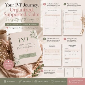 Puede incluir: Un planificador y diario de FIV beige con el texto "The IVF Guided Fertility Planner & Journal". El planificador incluye secciones para el seguimiento de medicamentos, la preparación de citas y el seguimiento de embriones. También es visible el texto "Your IVF Journey. Organized. Supported. Calm."