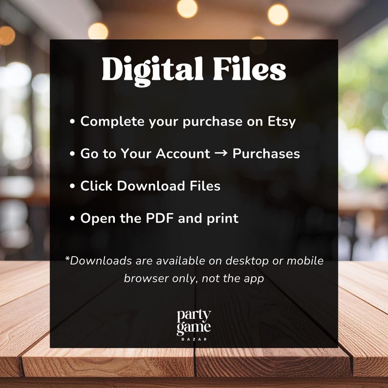 Puede incluir: Gr&aacute;fico negro con texto blanco que detalla los pasos para descargar archivos digitales despu&eacute;s de la compra en Etsy. El texto incluye instrucciones para ir a "Tu cuenta -> Compras" y "Hacer clic en Descargar archivos". Logotipo de Party Game Bazar.