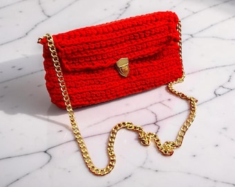 Red ribbon bag with gold accessories 29 x 16 cm