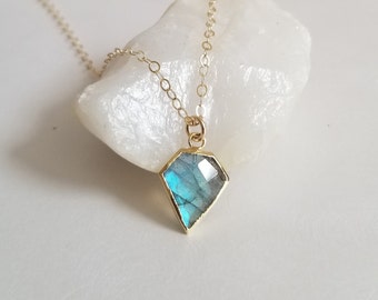 Labradorite Necklace, Labradorite Pendant Necklace, Healing Crystal Necklace, Labradorite Jewelry, Gift for Her,Labradorite Crystal Necklace