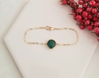 Braccialetto delicato in oro e smeraldo, regalo di compleanno, bracciale sottile in oro, bracciale con pietra portafortuna, gioielli delicati con smeraldo, bracciale placcato oro