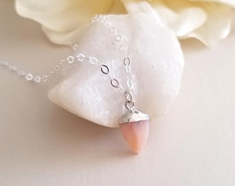 Collana con opale, collana con opale rosa, collana minimalista, collana con ciondolo a pietra piccola, collana con cristallo rosa, collana da indossare a strati