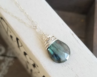 Labradorite Necklace, Labradorite Pendant Necklace, Labradorite Crystal Necklace, Healing Crystal Necklace, Raw Labradorite Stone Necklace