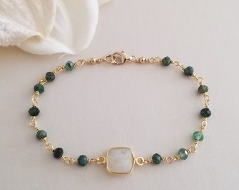 Emerald and Moonstone Bracelet, Boho Beaded Bracelet, Dainty Emerald Bracelet, Rosary Chain Bracelet, Raw Gemstone Bracelet, Gift for Her