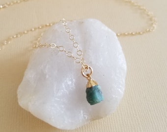 Dainty Raw Emerald Necklace, May Birthstone, Delicate Gold Necklace, Tiny Stone Pendant, Birthday Gift for Her, Layering Necklaces