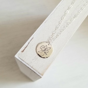 March Birth Flower Necklace, Birth Month Flower, March Birthday Gift, Gold Coin Necklace, Daffodil Pendant Necklace, Birth Flower Jewelry