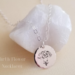 Personalized Birth Flower Necklace, Mom Necklace, Birth Month Flower Necklace, Flower Charm Necklace, Mother&#39;s Day Gift, Minimalist Jewelry