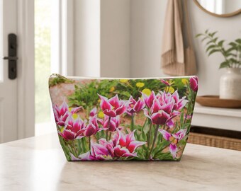 Pochette porta accessori con tulipani rosa, trousse cosmetica floreale, trousse per il trucco botanica, pochette per fotografia naturalistica, regalo per amanti del giardinaggio