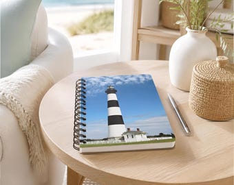 Diario a spirale del faro di Bodie Island, taccuino costiero, regalo per amanti della spiaggia, regalo a tema faro, diario di viaggio, collezione di monumenti costieri