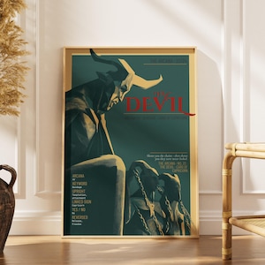 Puede incluir: Una lámina de arte mural rectangular con una ilustración estilizada de una figura con cuernos en tonos verde oscuro y dorado. El texto dice THE DEVIL, THE ARCANA XV, e incluye palabras clave como Temptation, Attachment, Release y Freedom.