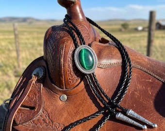 Vintage Emerald Metal Western Leather Bolo Tie Necklace Alloy Adjustable Pendant Everyday Wear Perfect Gift for Men and Women