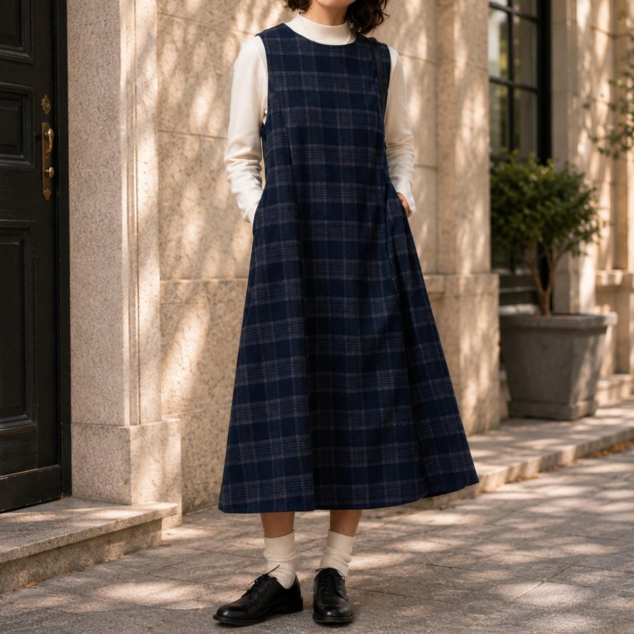 ladies navy pinafore dress fabric:Applique