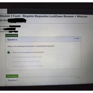 Può includere: Uno schermo digitale che mostra una pagina d'esame del sistema di gestione dell'apprendimento Canvas intitolata M2: Module 2 Exam - Requires Respondus LockDown Browser + Webcam. La pagina mostra la Domanda 1 con il testo: Which of the following best describes a characteristic of enzymes?