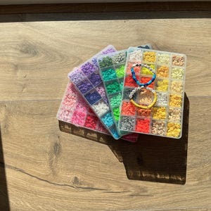 自分だけのオリジナル粘土ビーズブレスレットを作ろう