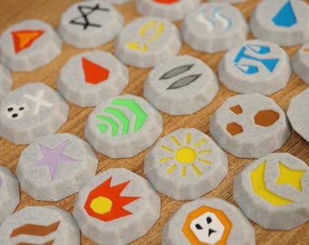 RuneScape Rune 5 cm Magnet Pin Display Sammlerstück, OSRS Spiel Schreibtisch Dekor Accessoire, Magier Cosplay Prop Gamer Geschenk, Fantasy Fan Art