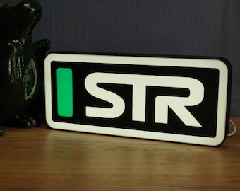STR Racing Schreibtischschild LED-Licht Fahrercode-Lampe für Sim-setup Premium Paddock Glow USB Powered Custom Motorsport Display Open Wheel Fan Geschenk